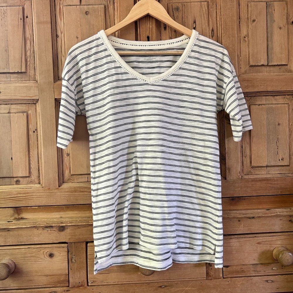 Talbots Womens Size XS Cream and Black Short Sleeve Tee Striped V-Neck Shirt Top